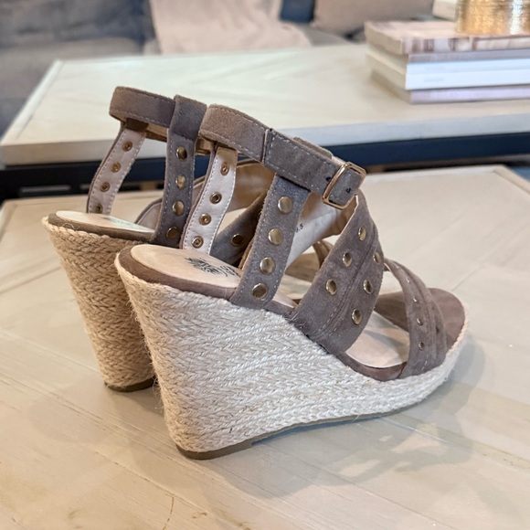 Boutique, Chic, Boho Women's Brown/Tan Wedge Sandals Size 9. - Picture 5 of 14